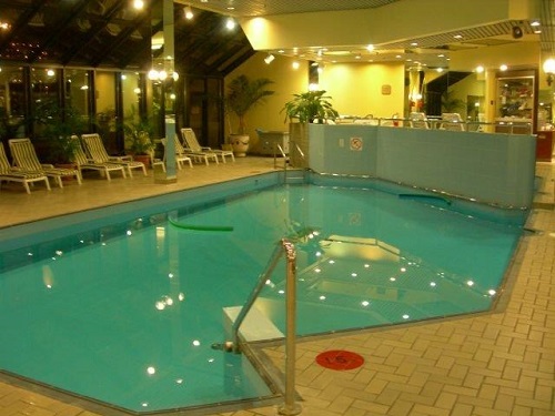 Marriott Chateau Champlain pool